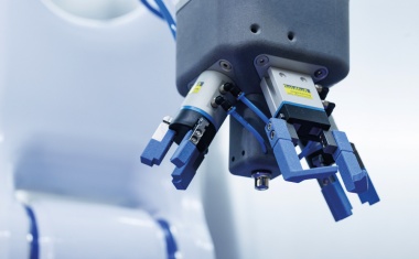 Medikamentenabfüllung unter Reinraum-Bedingungen mit hygienegerechtem Handhabungsroboter