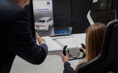 Partnerschaft zwischen Tesa und Zeiss
