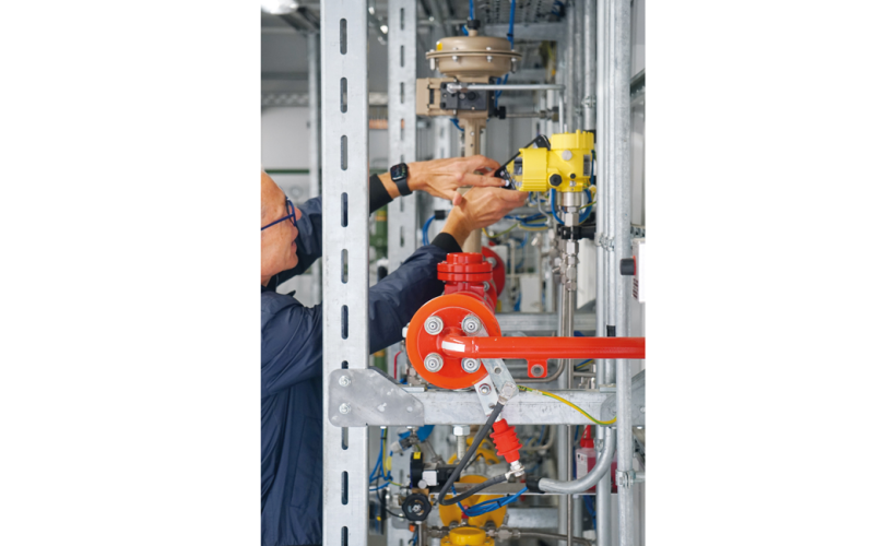 Der Wasserstoff wird in Öhringen mit einem Alkali-Elektrolyseur erzeugt.