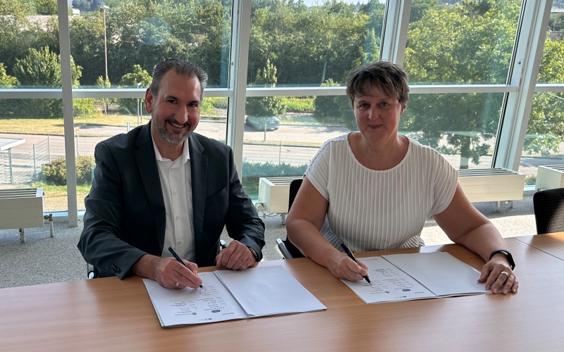 Tobias Popp, CCO R. Stahl und Britta Waligora, Vorstandsmitglied Conplement...