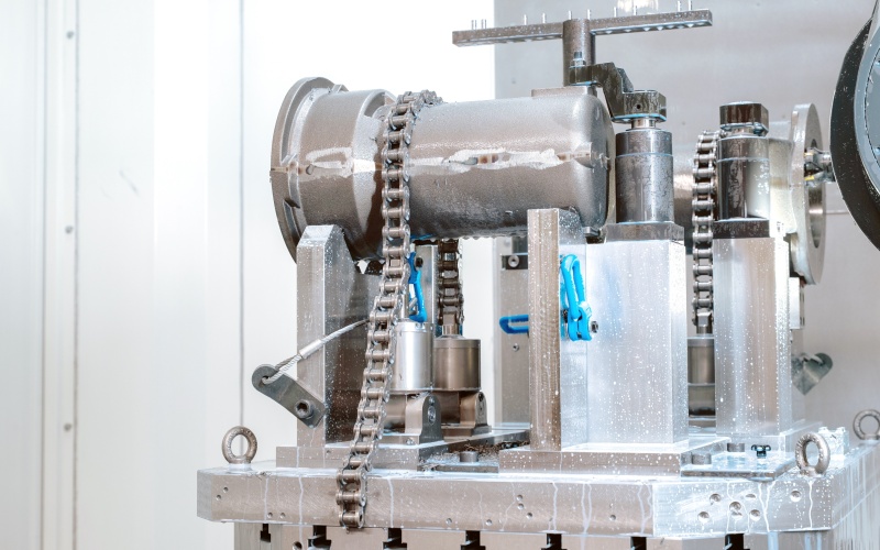 Hydraulische Spannvorrichtungen des neuen Bearbeitungszentrums: Auf den...