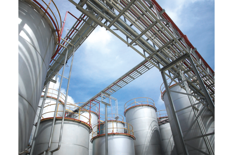 Sicherheit muss in Tankfarms, in denen gefährliche, entflammbare oder...