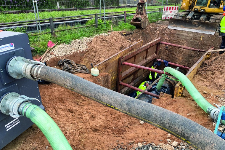 Das PAS-Diesel-Pumpaggregat (links) ist auf hohe Leistung ausgelegt und...
