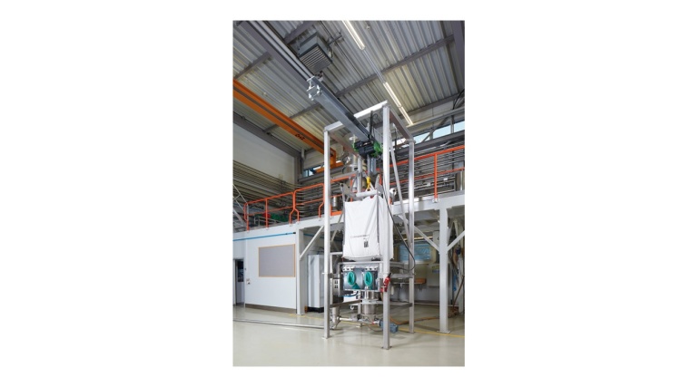 Das neue Entleersystem für Big-Bags wird im AZO-Technikum auf Herz und Nieren...