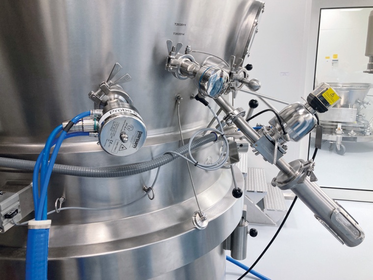 Anwendung der Parsum-Sonde an einem Wirbelschichtgranulator. © Parsum GmbH
