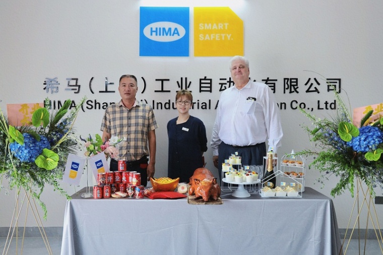 Zeremonie anlässlich der Eröffnung des Zhanjiang Service Center von Hima in...