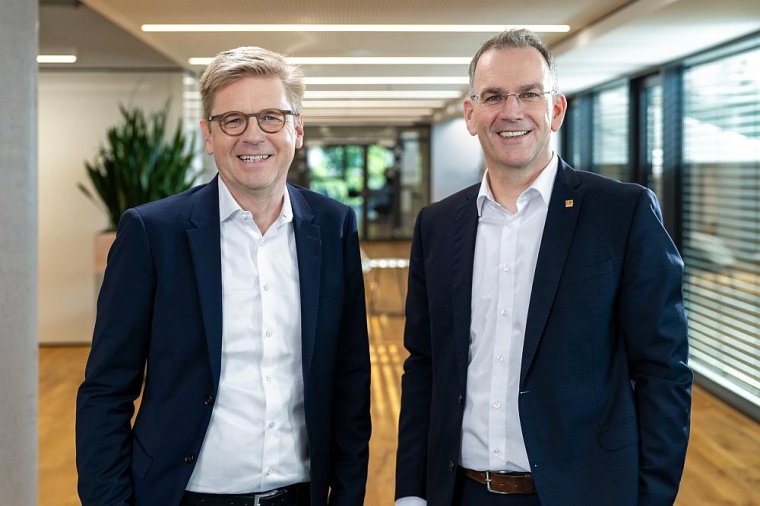 Sick-Vorstandsvorsitzender Mats Gökstorp (li.), und Peter Selders, CEO der...
