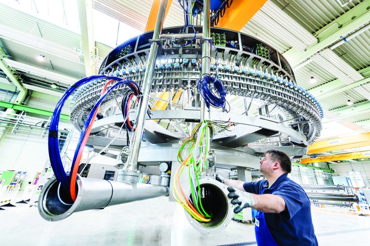 Abb.: Füllermontage bei Krones.