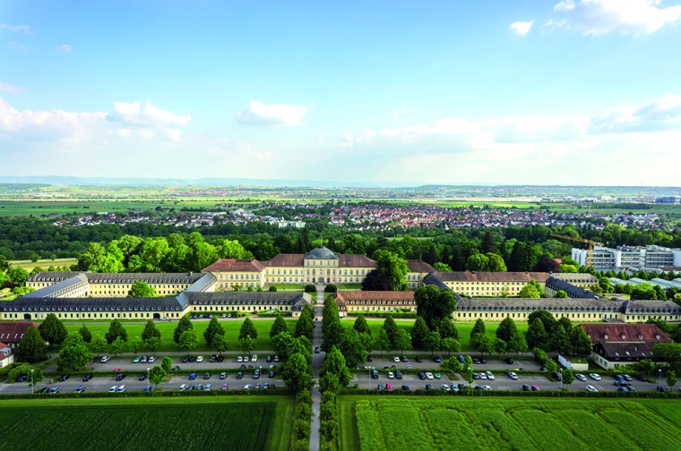Abb.: Der Campus der Universität Hohenheim – Schloss Hohenheim wurde 1772...