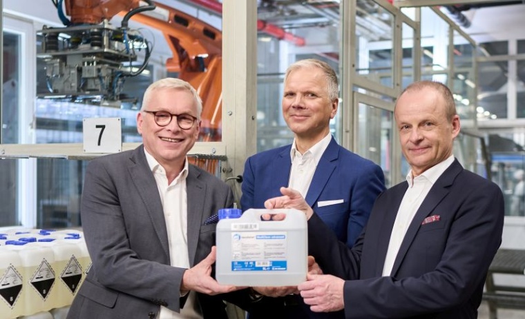 Abb.: Bernd Stranghöner, Piet H. Linthout und Dr. Matthias Otto (v. l. n. r.)...