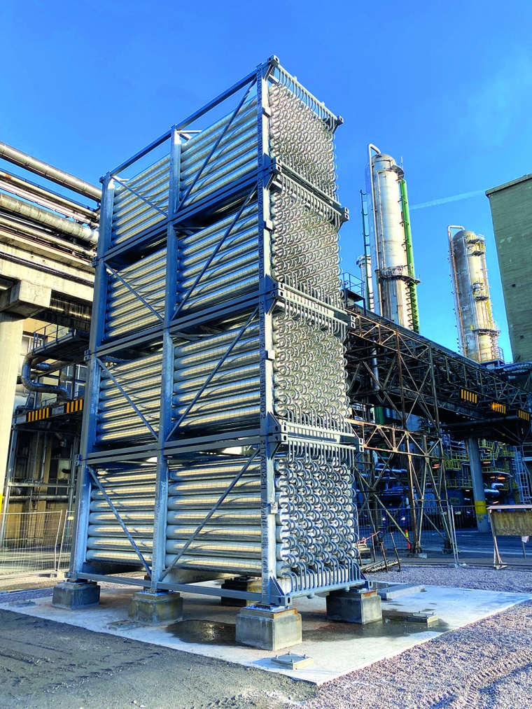 Abb. 1: Installation der Wärmespeichermodule beim Düngemittelproduzenten Yara...