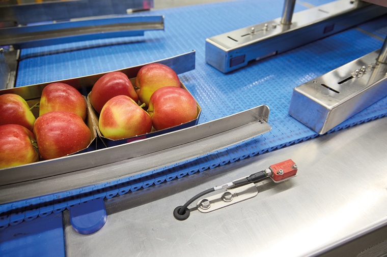 Abb. 4: In der Verpackung ist ebenfalls Sensortechnik von Leuze installiert. An...