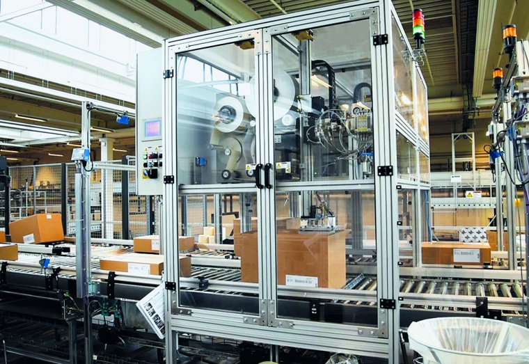 Abb. 1: Der REA Label Servo Etikettierer überzeugt mit hoher Druckqualität...
