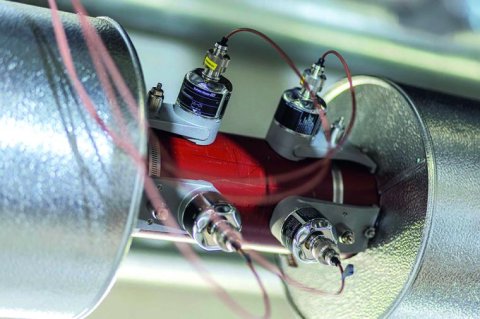 Abb. 1: Endress+Hauser Clamp-On-Sensoren für eingriffsfreie Durchflussmessungen kommen ohne Rohrarbeiten oder Prozessunterbrechungen aus.