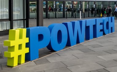 Prozesstechnologien zur Verarbeitung von Pulvern, Feststoffen und Flüssigkeiten